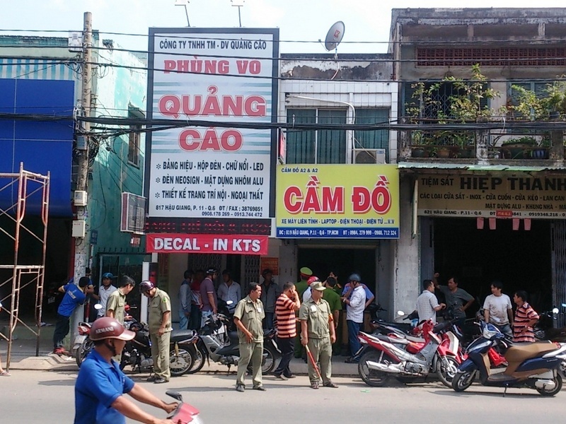 Hiện trường Tín đâm chết ông chủ rồi bỏ trốn.