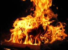 Thua lo de, mot phu nu o Sai Gon tuoi xang tu thieu hinh anh