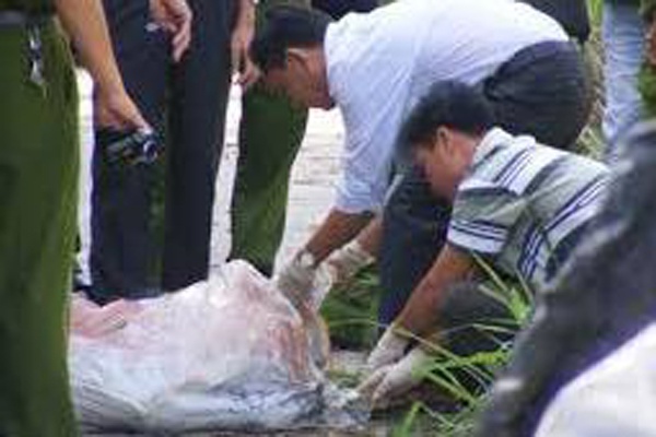 Xac chet trong gio xach bo ven duong o Sai Gon hinh anh