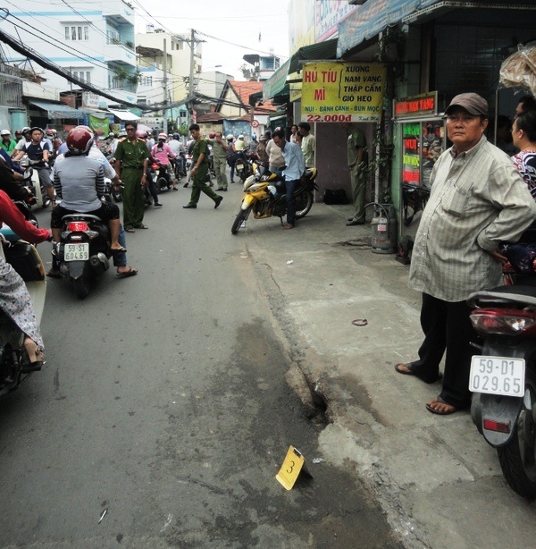 Nguoi dan Sai Gon vay bat ten trom xe may hinh anh