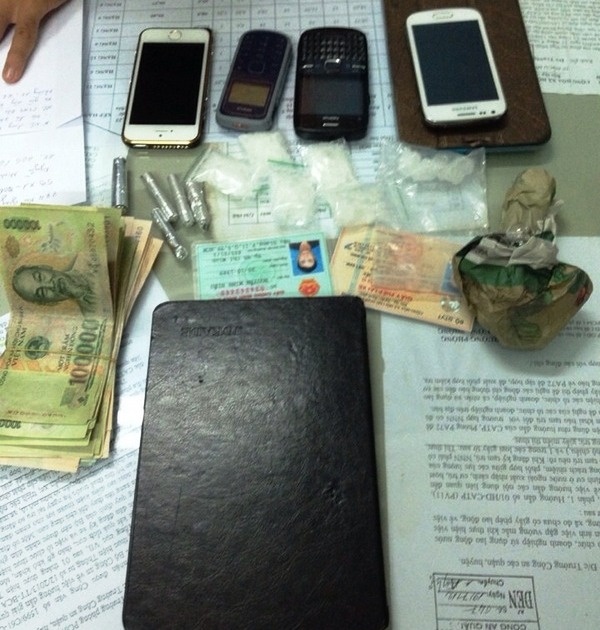 48 viên ma túy đá công an thu giữ được trong người Hiếu.