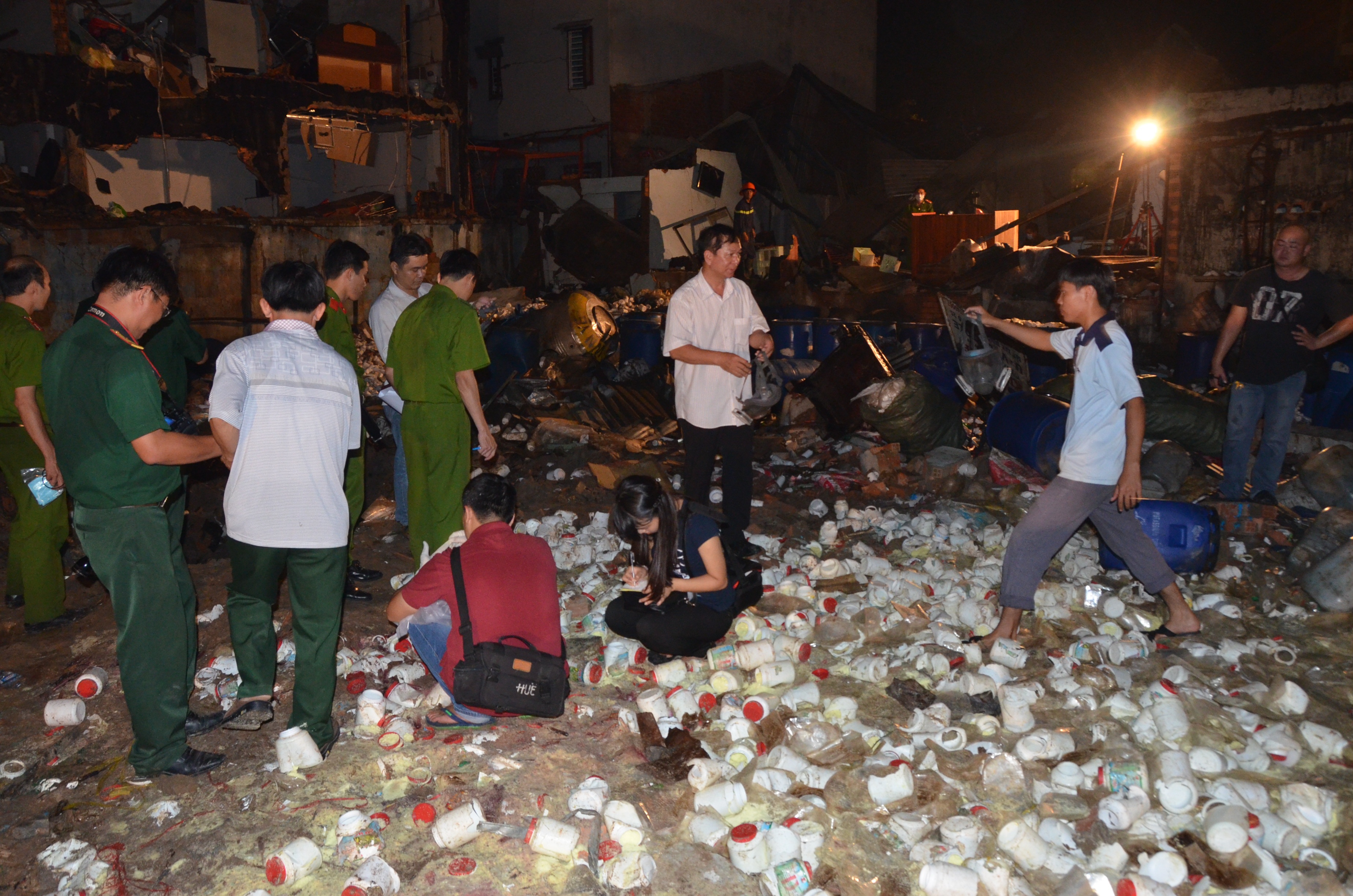 Phat hien 500 kg tien chat thuoc no o cong ty phan bon hinh anh