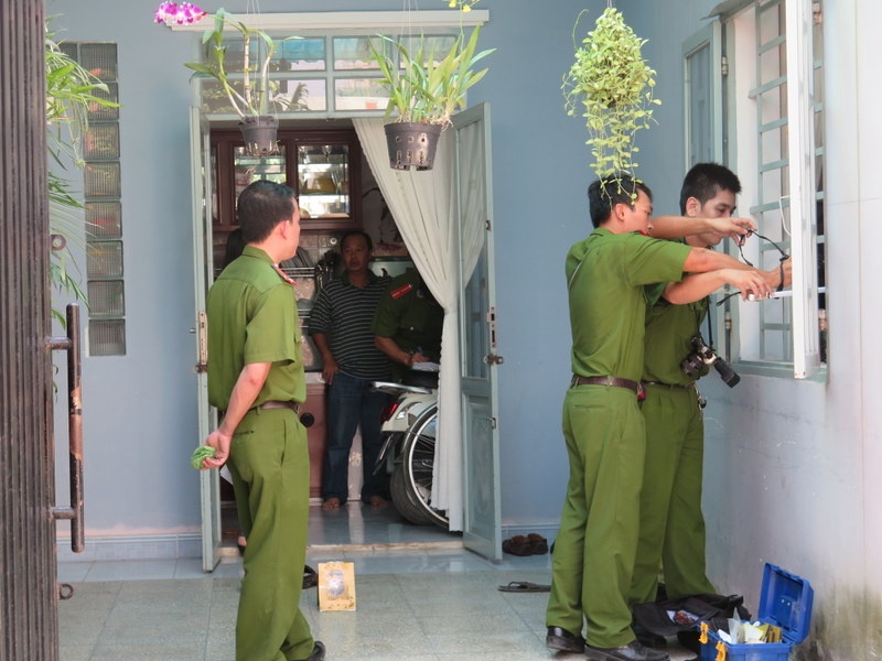 Truy lung bang trom xe hoi luc rang sang o Sai Gon hinh anh