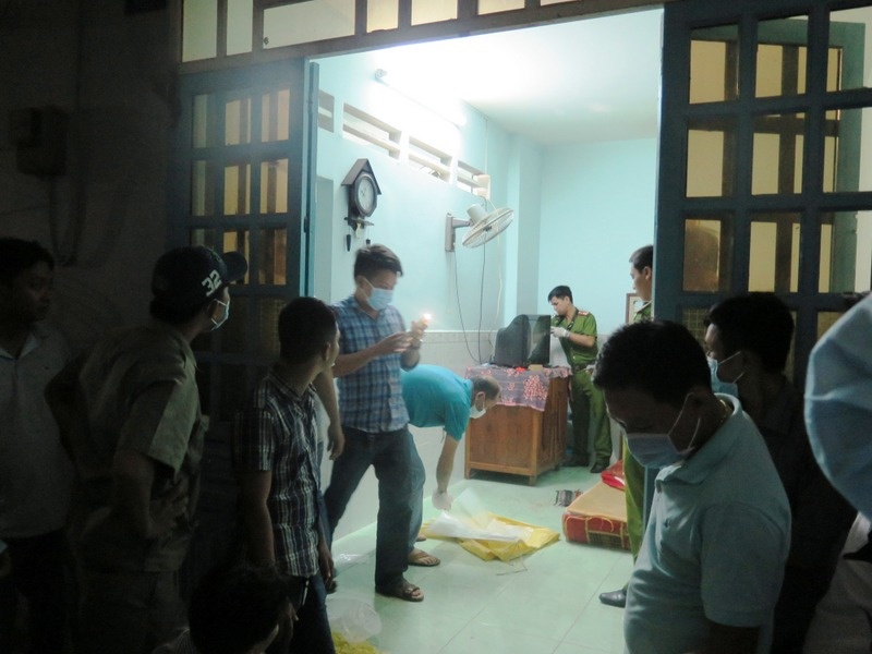 Om xac nguoi yeu ngu 20 gio roi mang di vut o vuon chuoi hinh anh