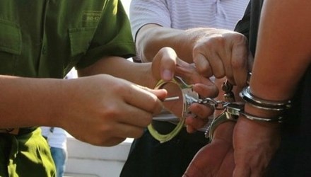 Ngan cho me gia di choi, bi anh ruot dam chet hinh anh