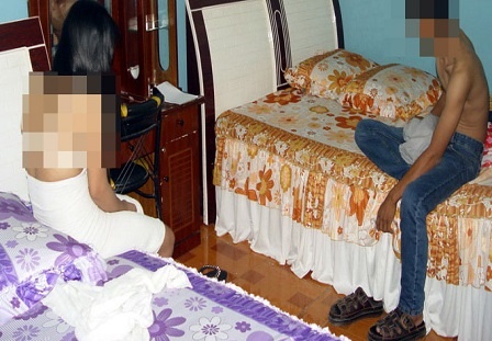 Mua dam tre em, 2 nghe si cai luong ngoi tu hinh anh