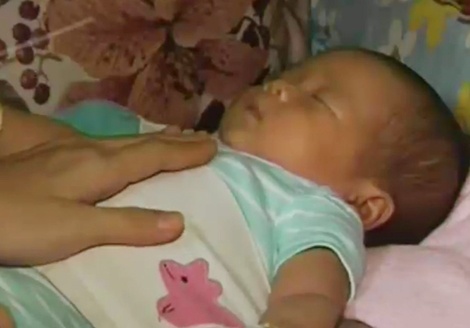 Bé Hà đã được giải cứu an toàn và về trong vòng tay mẹ.