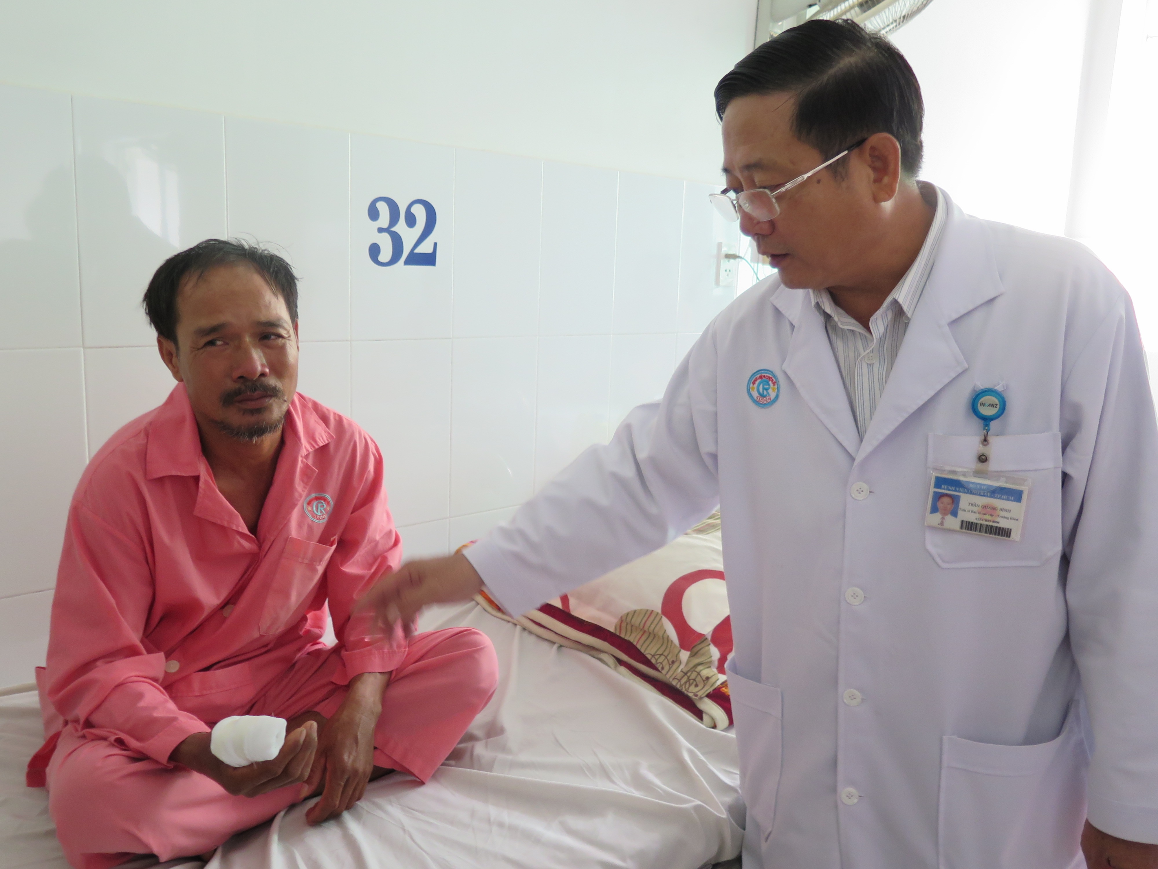 Một bệnh nhân bị rắn lục đuôi đỏ cắn vẫn khỏe mạnh và chuẩn bị được xuất viện sau 2 ngày truyền huyết thanh kháng nọc độc.