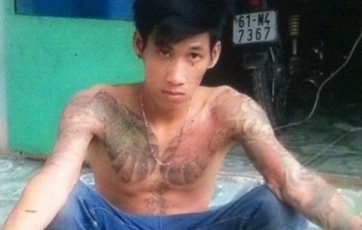 Thieu ta di xe buyt bat ke day hinh xam giet nguoi hinh anh