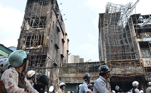 Vu chay kinh hoang o quan 3: Giot nuoc mat ngay dau nam hinh anh