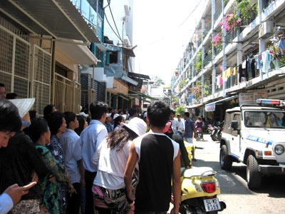 Mui hoi thoi nghi cua xac chet boc len, ca chung cu nao loan hinh anh