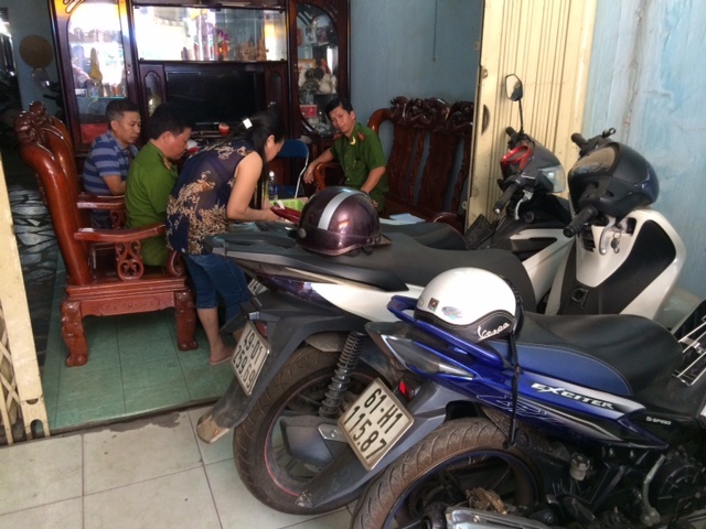 Kiem tra tiem cam do, phat hien nhieu xe nghi la cua gian hinh anh