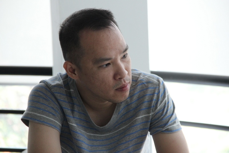 Giam doc tap chi dong tinh cam dau duong day danh bac hinh anh