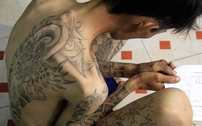 Nhung chieu hanh ha than xac cua dai ca trai cai nghien hinh anh