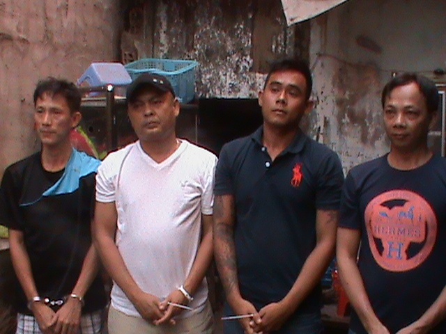 Hinh su bao vay truong ga cua nhung con bac co tien an hinh anh