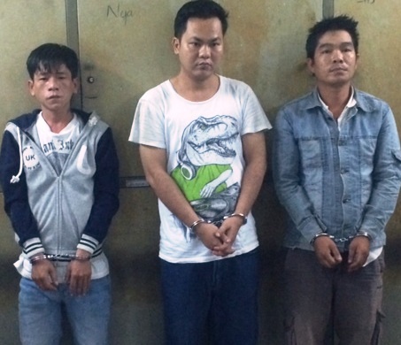 Ke ma tau vao co vo chong chu quan nhau doi tien vien phi hinh anh