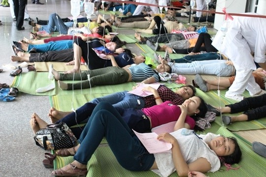 Dieu tra vu 80 cong nhan ngo doc thuc pham o Sai Gon hinh anh