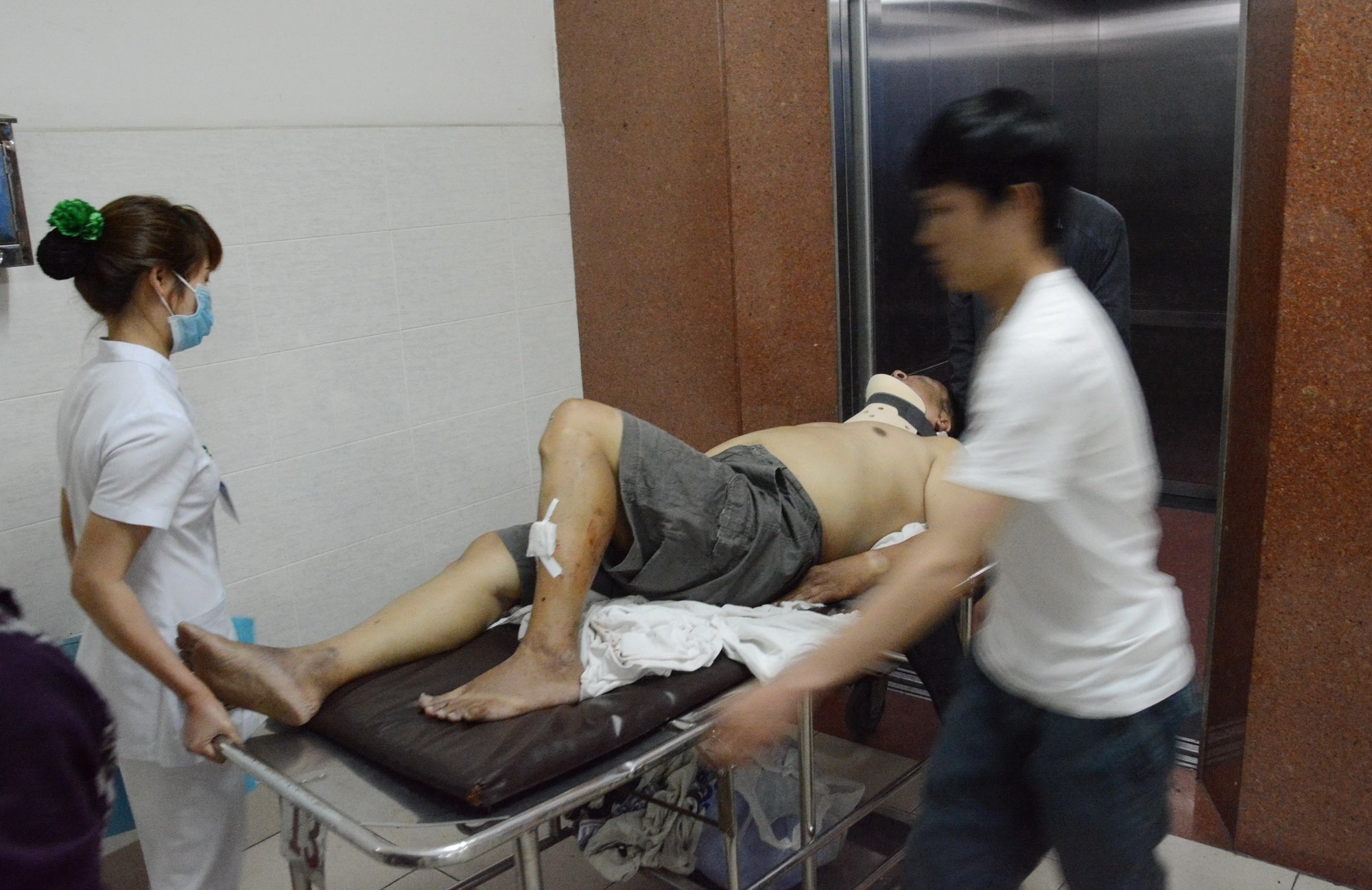 Tay nan nhan bi xe Audi don Ho Ngoc Ha tong gay lam 3 hinh anh