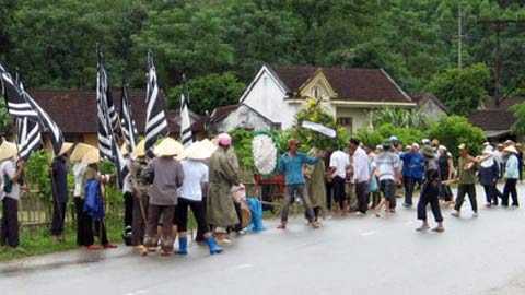 Hon chien tai dam tang, mot nguoi bi chem chet hinh anh