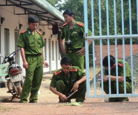 Benh me, chi gai dam chet em ho hinh anh