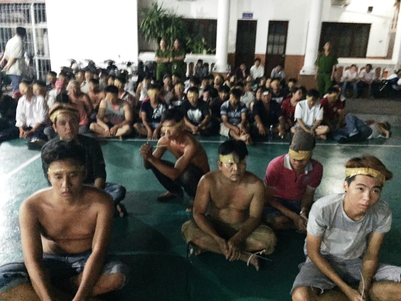 100 canh sat dot kich song bai cua giang ho Sai Gon hinh anh