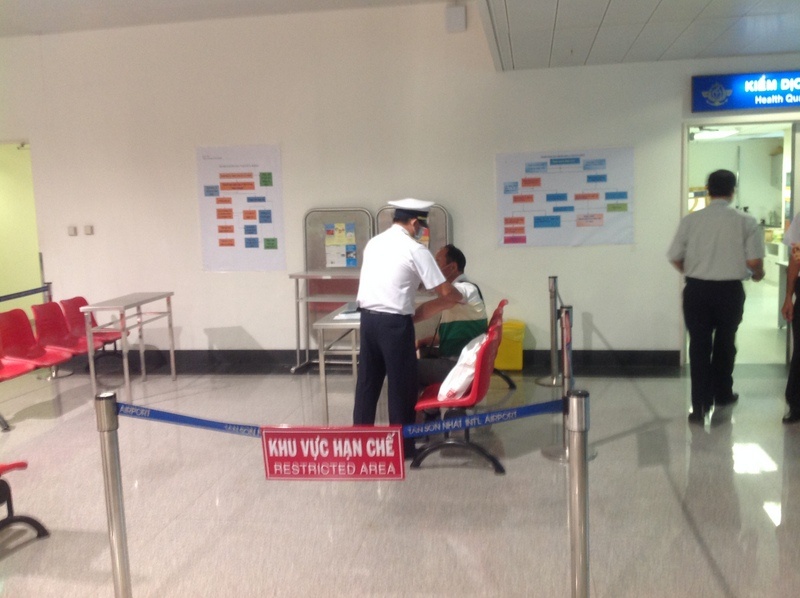 Hanh khach nghi nhiem MERS xuong san bay Tan Son Nhat hinh anh