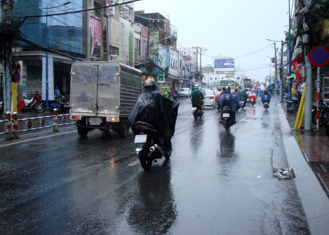 Tet mung 5 mua dam, Sai Gon ban ngay xuong 24 do hinh anh