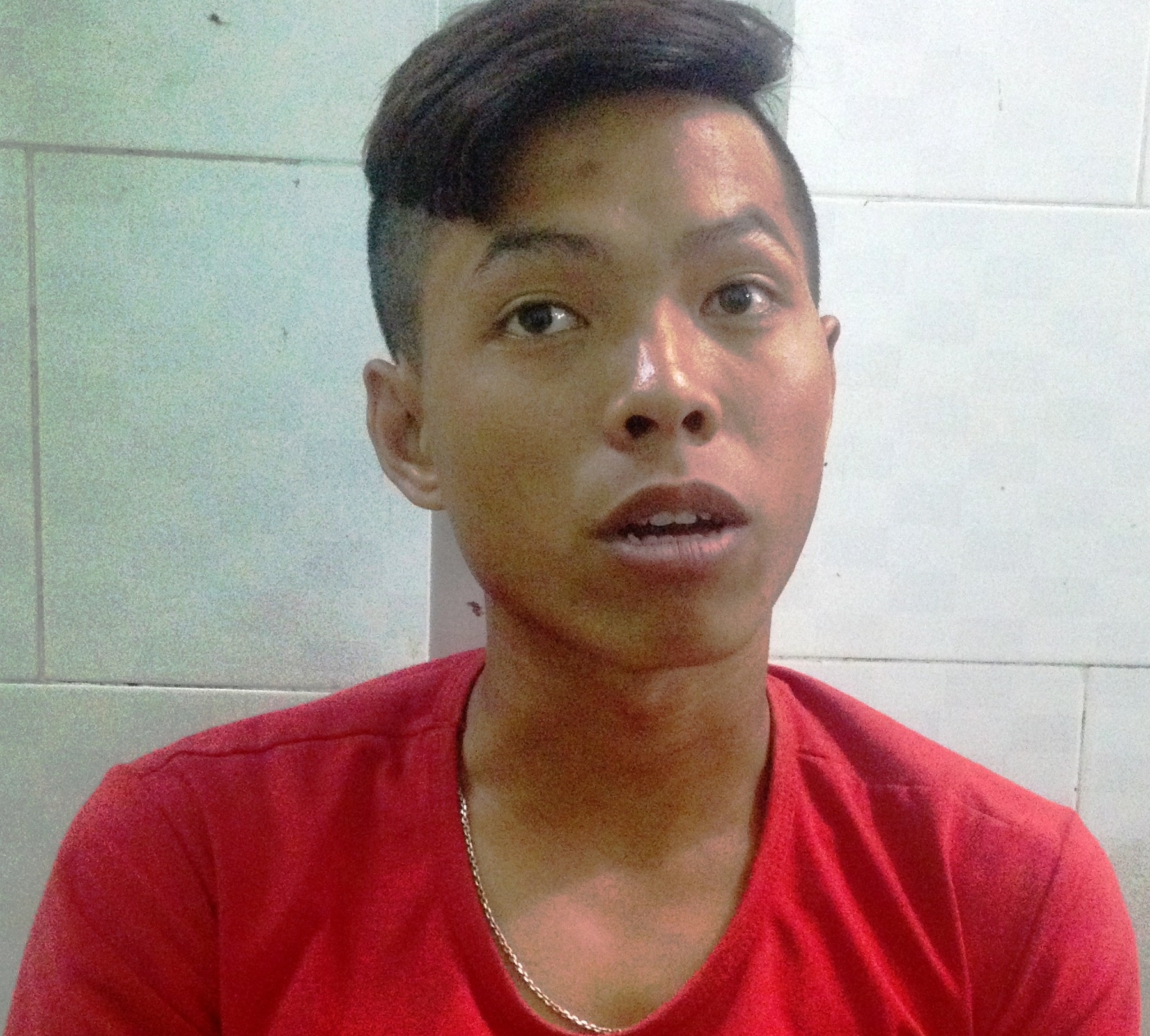 Bat ke cam dau nhom con do chem ca nha nguoi trong mong hinh anh