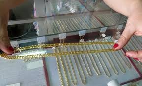 Rut dao de doa cuop trang suc o Ha Noi hinh anh