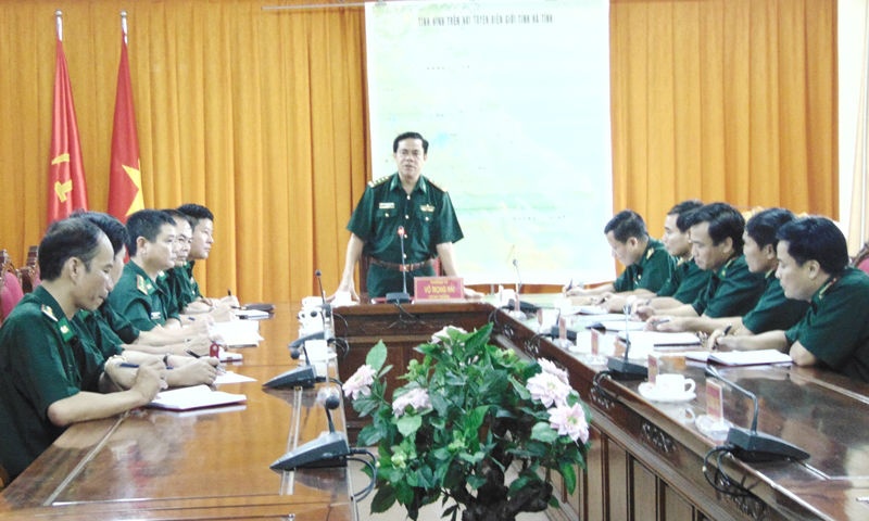 Ban chuyên án họp bàn phương án tác chiến.