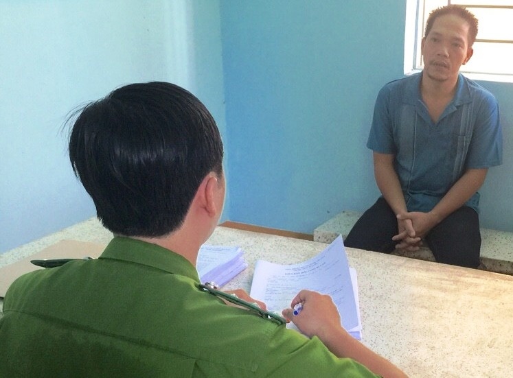 Song bac trong tiem tap hoa o Sai Gon hinh anh