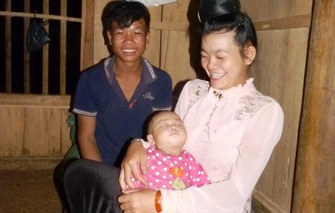 Chuyen la: Co dau 10 tuoi o Son La hinh anh