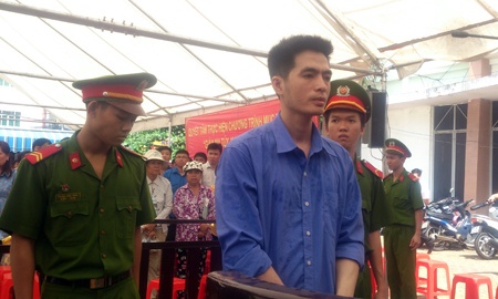 Ga dan ong sat hai vo con trong khach san hinh anh