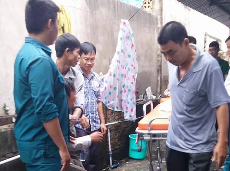 Ca khu tro xot thuong be 8 thang bi bon nuoc de trung hinh anh