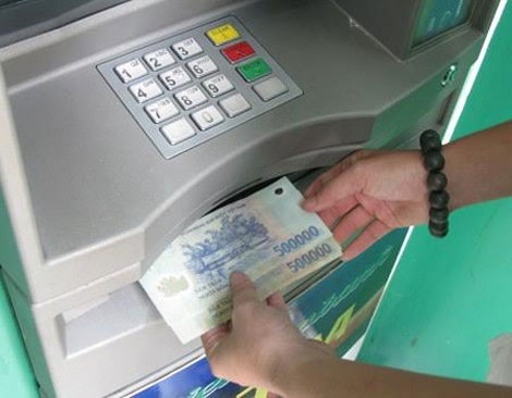 Mat 20 trieu vi de mat khau ATM trung ngay sinh hinh anh