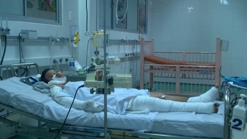 Be gai ban ve so bi me dot duoc ghep da lan cuoi hinh anh