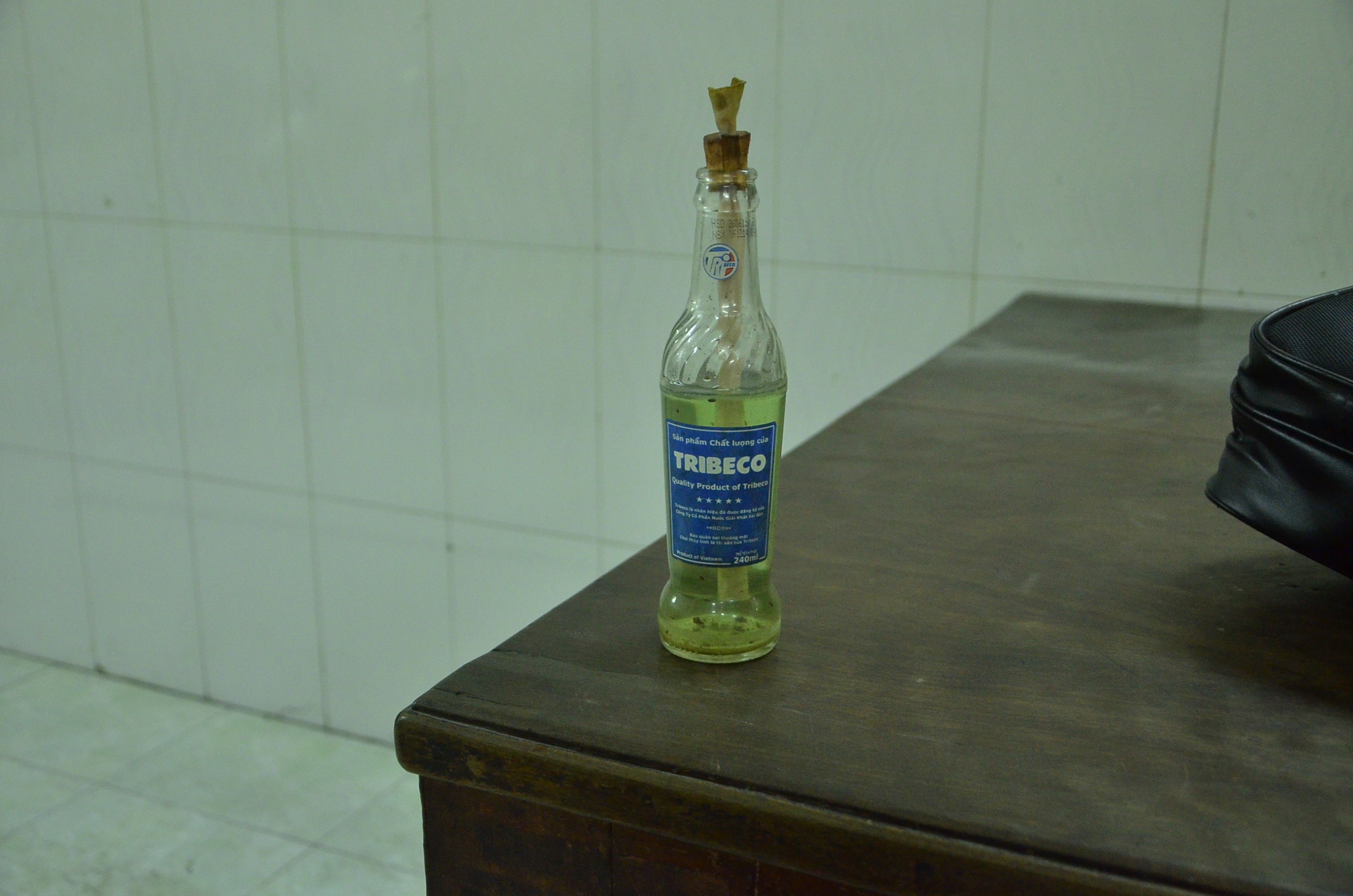 Thanh nien nem bom xang vao tru so cong an hinh anh