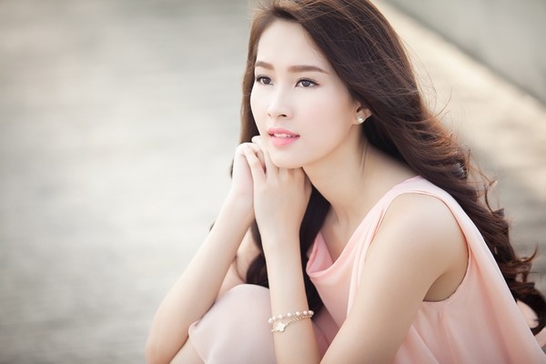 Hoa hau Dang Thu Thao lat mat ke lua dao hinh anh