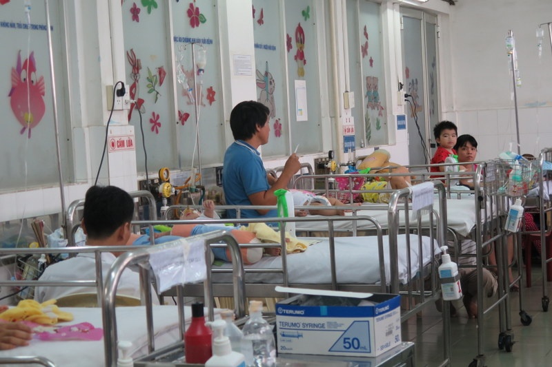 Mu kho khien nhieu tre o TP HCM nhap vien hinh anh