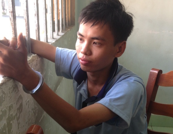 Bi che tre con, nam sinh tat axit vao nguoi yeu de tra thu hinh anh