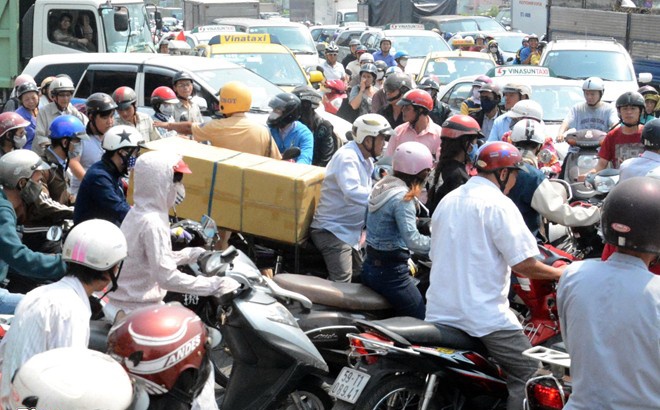 Ra quan xu ly un tac cua ngo san bay Tan Son Nhat hinh anh