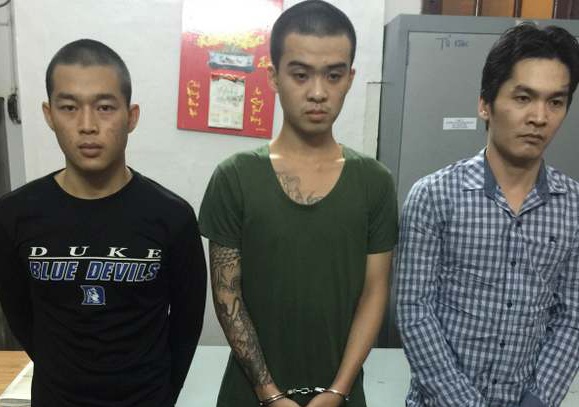 Ba thanh niên dàn cảnh mua hàng để cướp xe đang bị công an bắt giữ. Ảnh: Công an cung cấp.