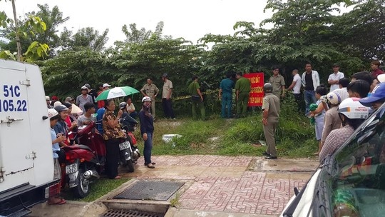 Nguoi dan ong nhan la chong co gai bi chay trong nha hoang hinh anh
