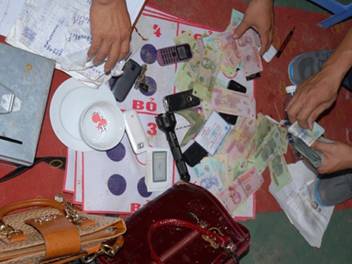 Triet pha soi bac lap camera giam sat tu dau ngo hinh anh