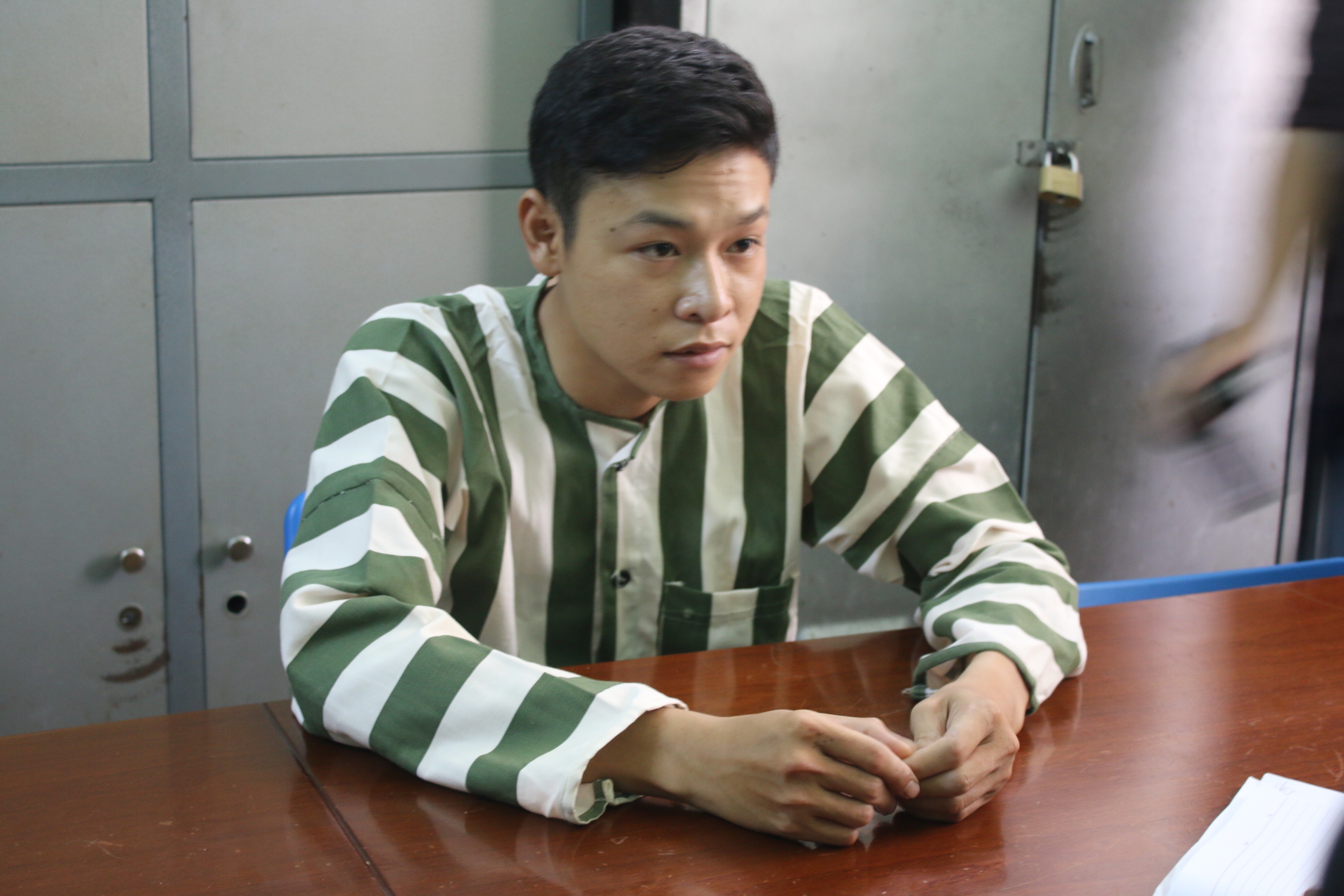 Bat nghi can dam chet ky su moi ra truong o Sai Gon hinh anh