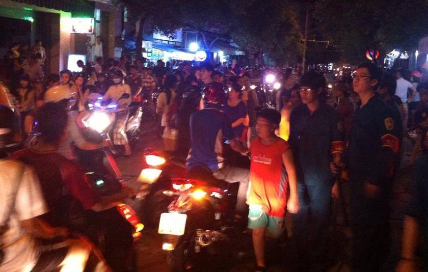 200 canh sat dam mua bao vay nha trum ma tuy o Sai Gon hinh anh
