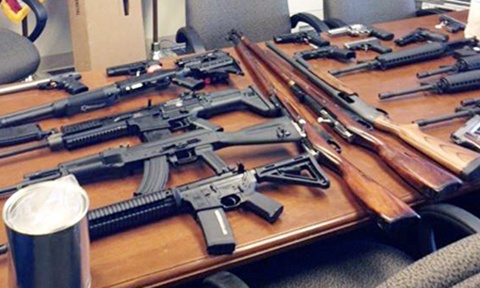 Cong ty tin hoc tang tru luu dan cung nhieu vu khi hinh anh