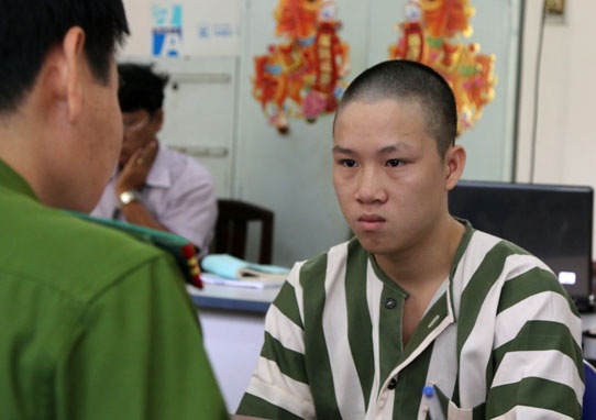 Nan gia cong an goi dien lua tien ty hinh anh