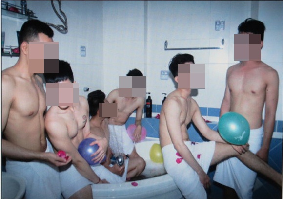 Pha o mai dam dong tinh nam nup bong tiem spa o Sai Gon hinh anh