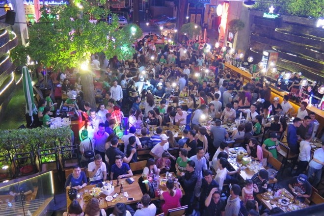 Beer club lon o Sai Gon bi kiem tra hinh anh